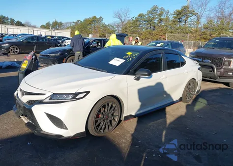 2022 Toyota Camry Trd z USA, uszkodzony, nr VIN 4T1KZ1AK4NU071623